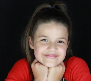 Julia B-M, miglior attrice under 17 in 'Là-haut, il fait froid' di Annabelle Milot